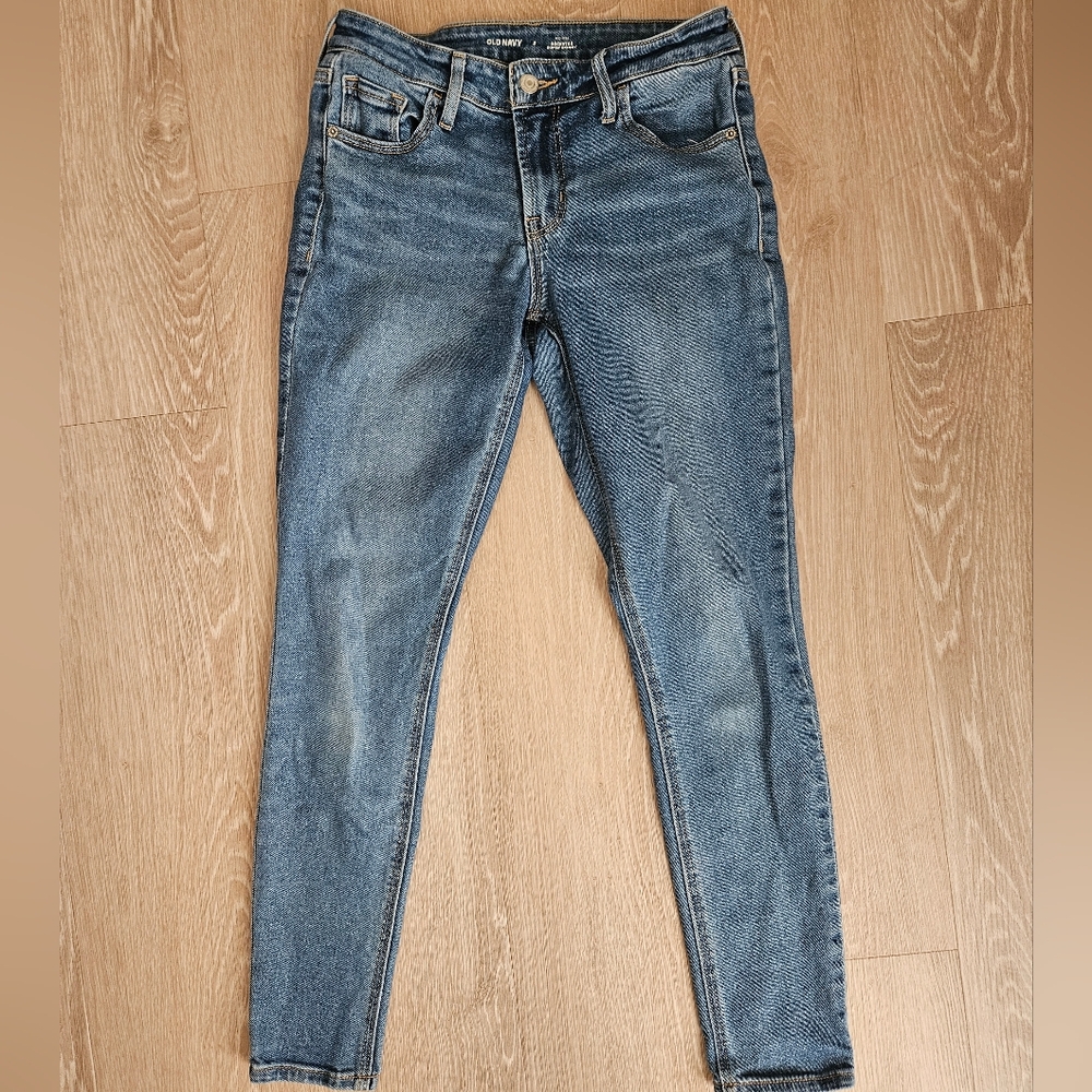 3/$20 Old Navy Women's Rockstar Super Skinny Jeans in Light Wash